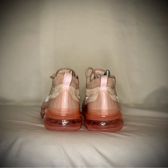 Nike Flyknit Women’s Size 9.5 Oatmeal Pink brand new - Picture 3 of 5